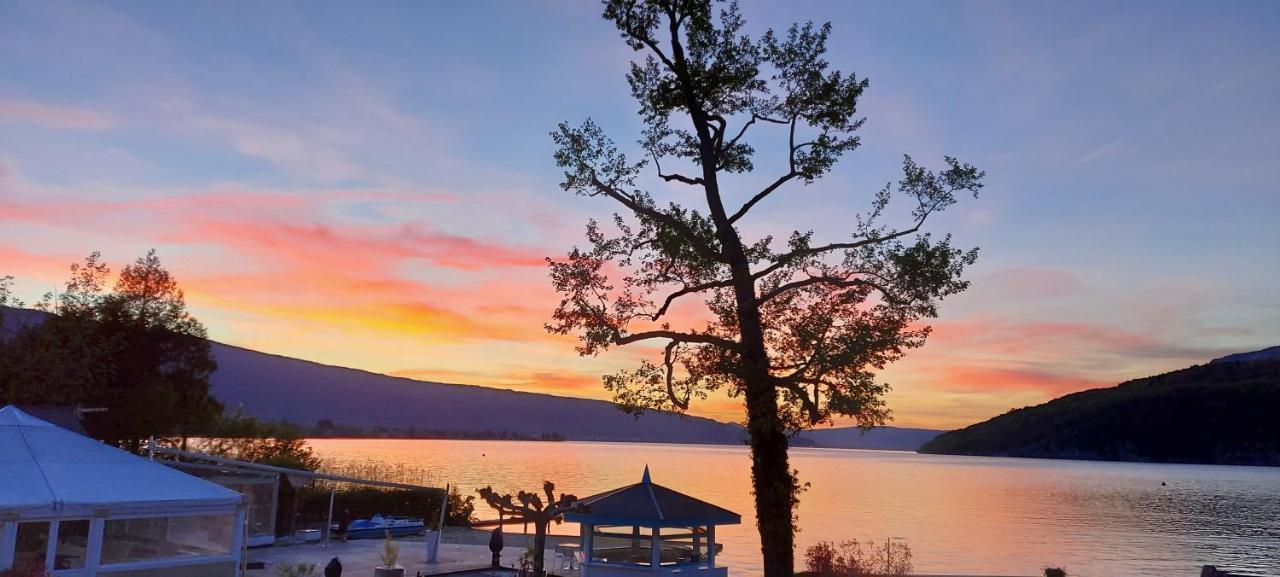 Logement Atypique Avec Vue Unique Panoramique Sur Le Lac D'Annecy, Dans Une Residence Avec Plage Et Ponton Privee Sur La Commune De Duingt Exterior foto
