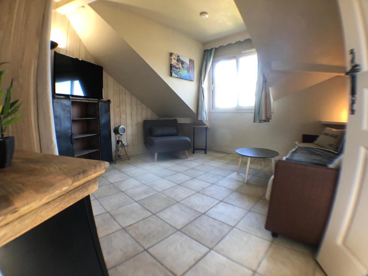 Logement Atypique Avec Vue Unique Panoramique Sur Le Lac D'Annecy, Dans Une Residence Avec Plage Et Ponton Privee Sur La Commune De Duingt Exterior foto